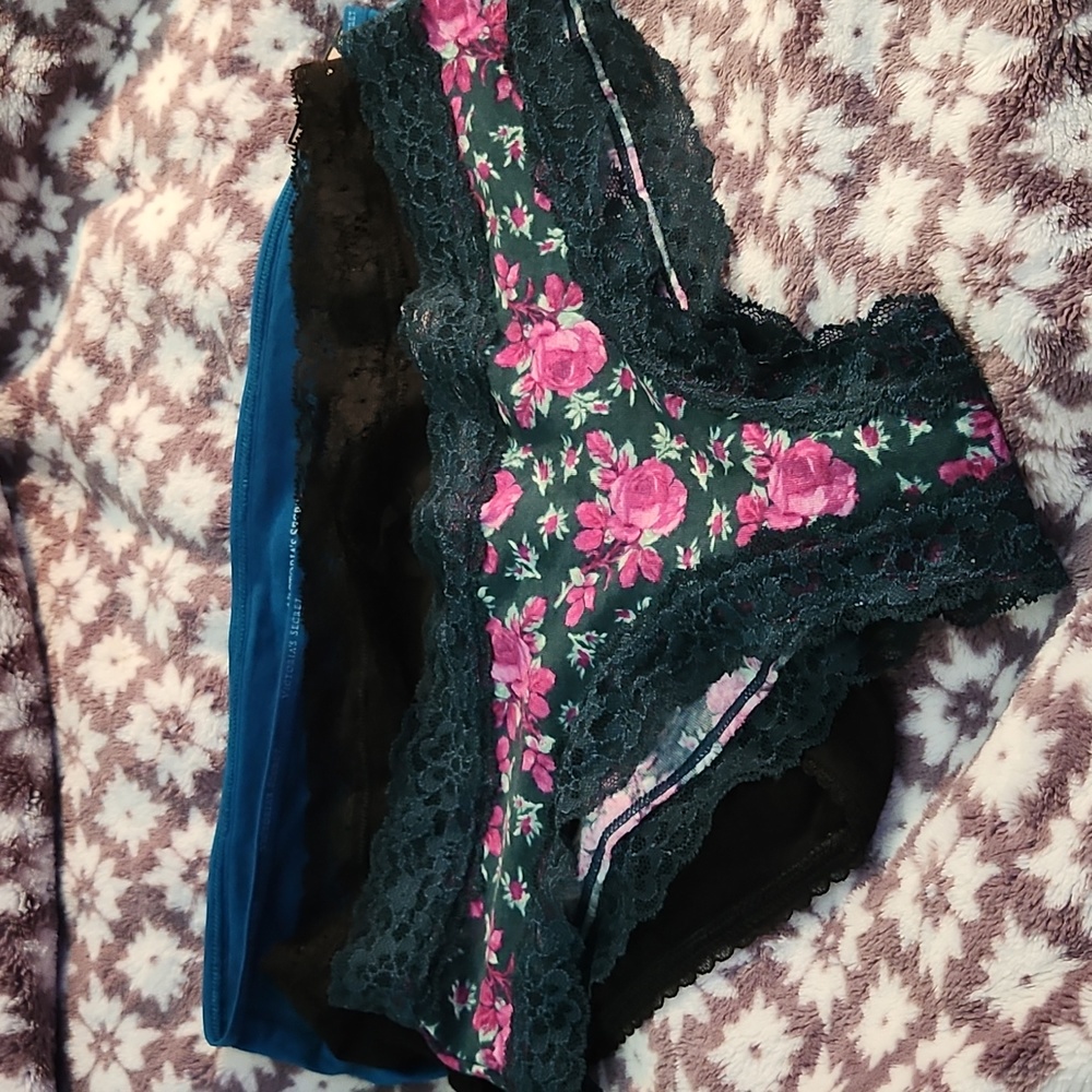 NWT 3 Pack/ Bundle Victoria Secret Cheeky Panties Sz M